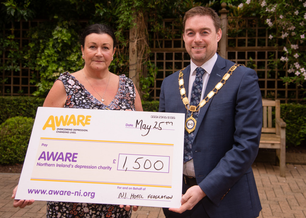 NIHF Golf Fundraiser Raises &pound;1,500 for AWARE NI